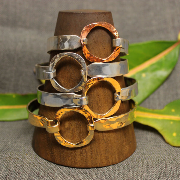 Four Corner 8mm Latching Bracelet 