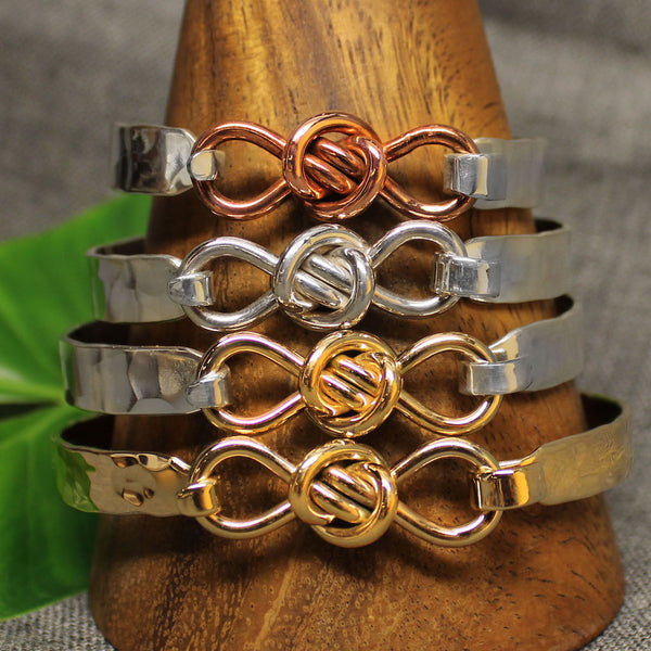 Crucian Knot 8mm Latching Bracelet
