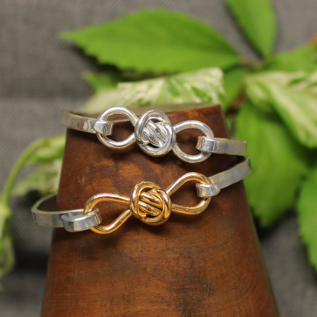 Crucian Knot Latching Bracelet 