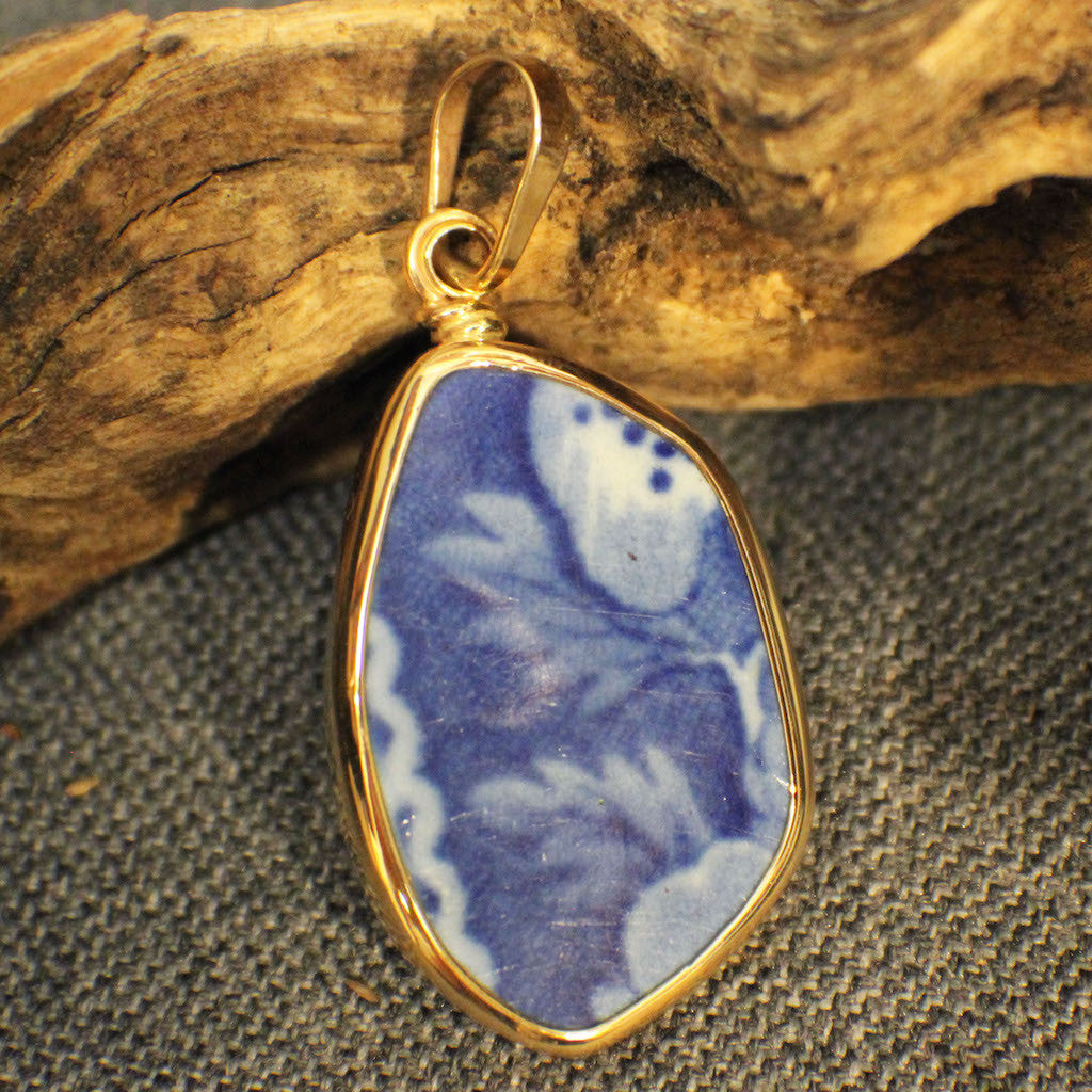 Midnight Garden Chaney 14k Gold Pendant